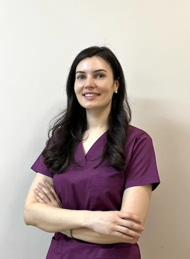 dr Tiris Larisa, medic stomatolog la clinica stomatologica Alegra Dental Office din Oradea